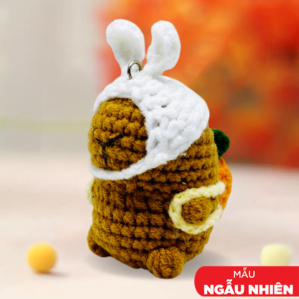 Móc Khoá Len Thủ Công Hình Capybara - Màu Nâu Đậm (Màu Ba Lô + Mũ Ngẫu Nhiên)