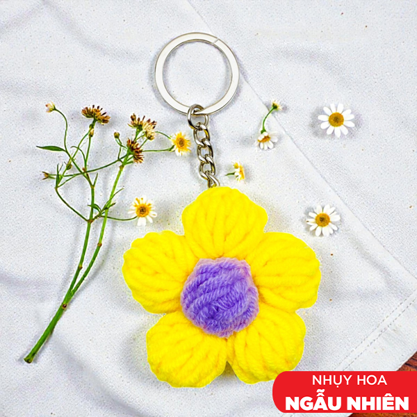 Móc Khoá Len Hoa Đậu - Màu Vàng (Nhụy Hoa Màu Ngẫu Nhiên)