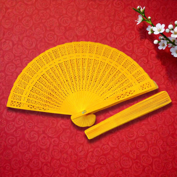 Quạt Gỗ Họa Tiết Chạm Khắc Trang Trí Tết 20 cm - Vinacraft - Màu Vàng