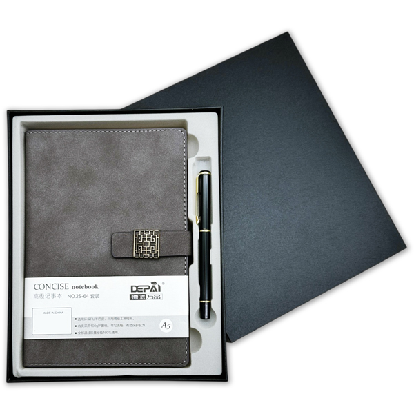 Bộ Quà Tặng Sổ Bìa Da Khóa Gài Kim Loại Kèm Bút Ký - 168 Trang 80gsm - Depai 25-64 - Mực Xanh - Màu Xám