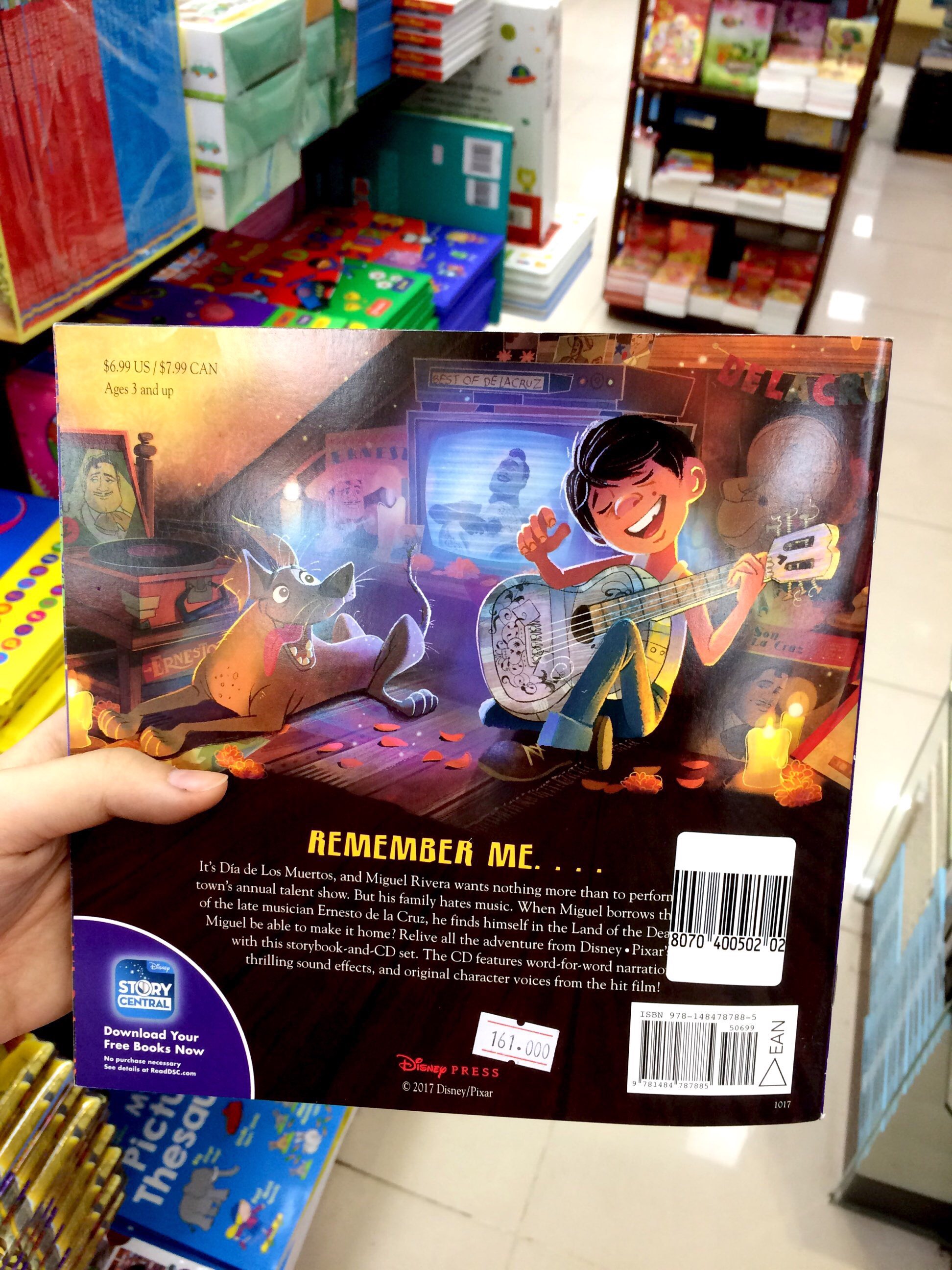 Coco Read-Along Storybook and CD - FAHASA.COM